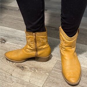 Free People Tan synthetic Ankle cowboy  Boots